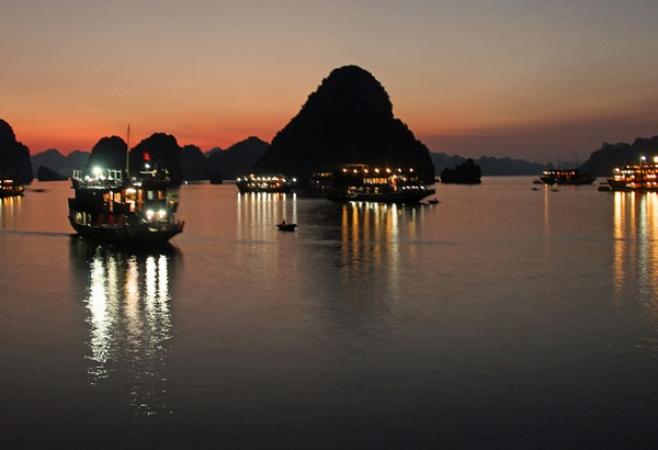 u_thuyen_golden_lotus_4